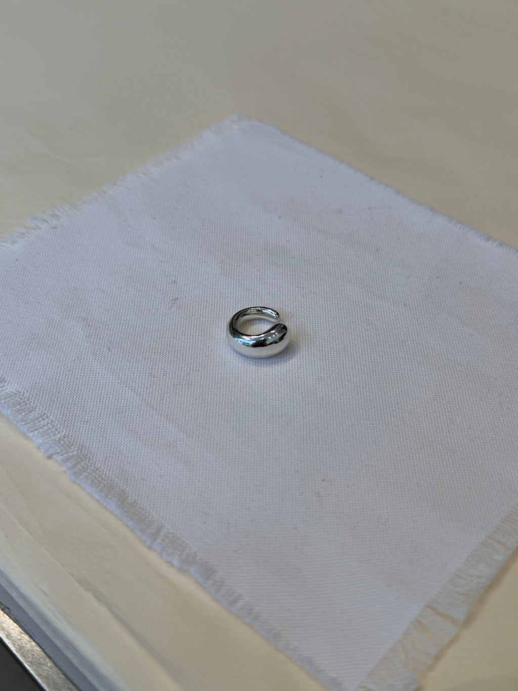 AKVA PUKA EAR CUFF SINGLE
