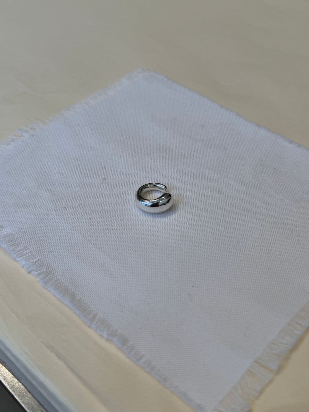 AKVA PUKA EAR CUFF SINGLE