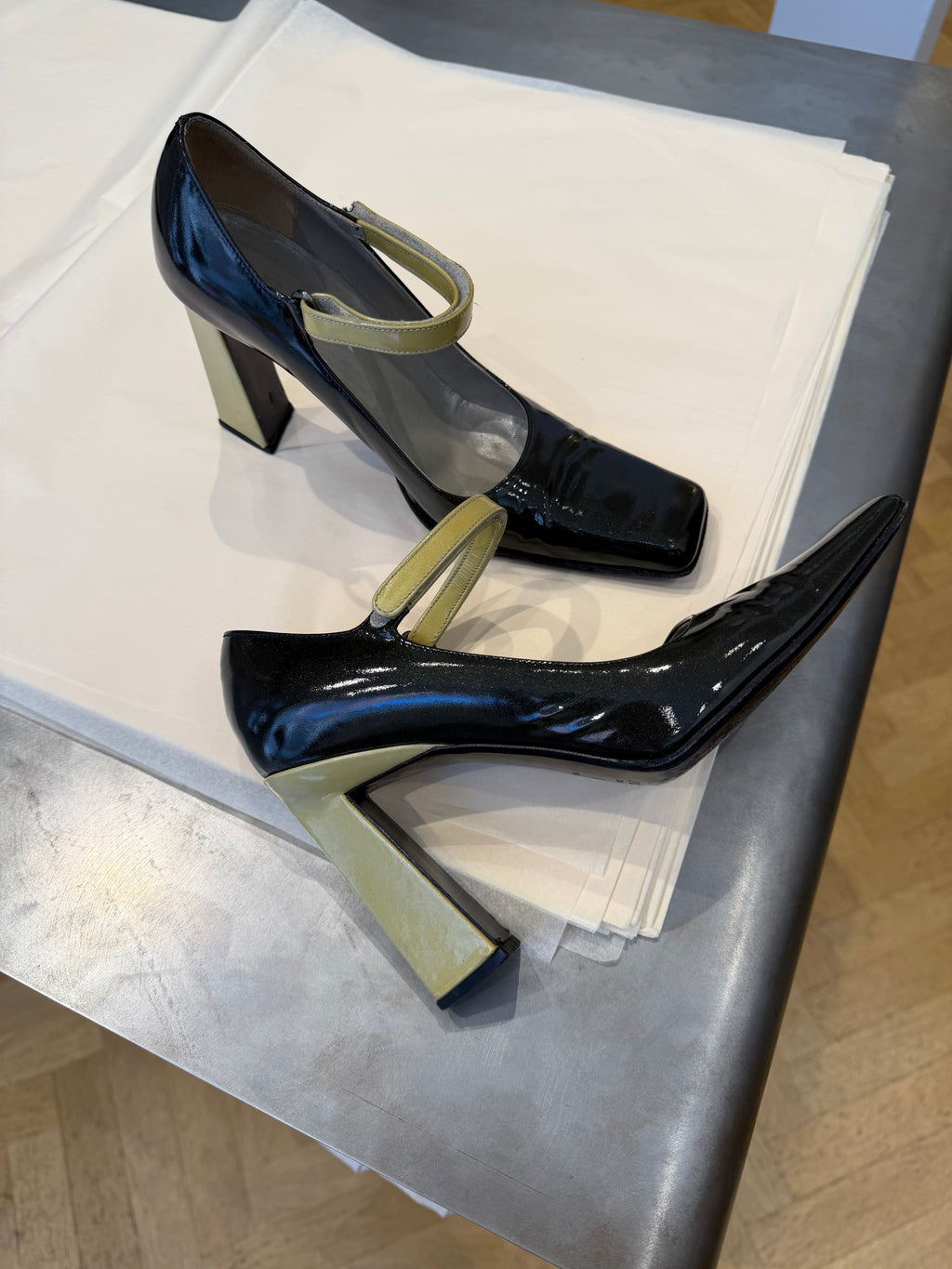 3266 / PRADA HEELS