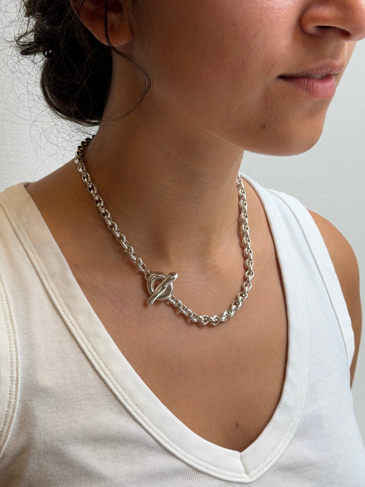 AKVA PUKA BELCHER NECKLACE