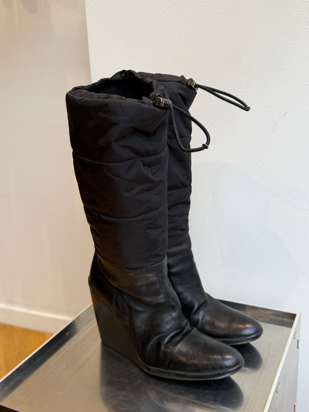 50 / PRADA BOOTS