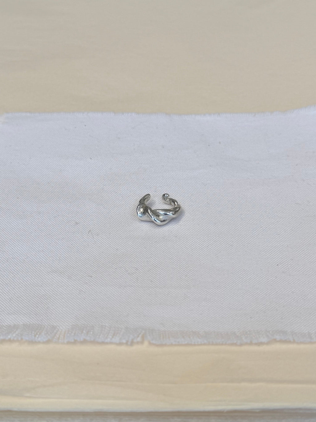 AKVA LACTUCA EAR CUFF SINGLE