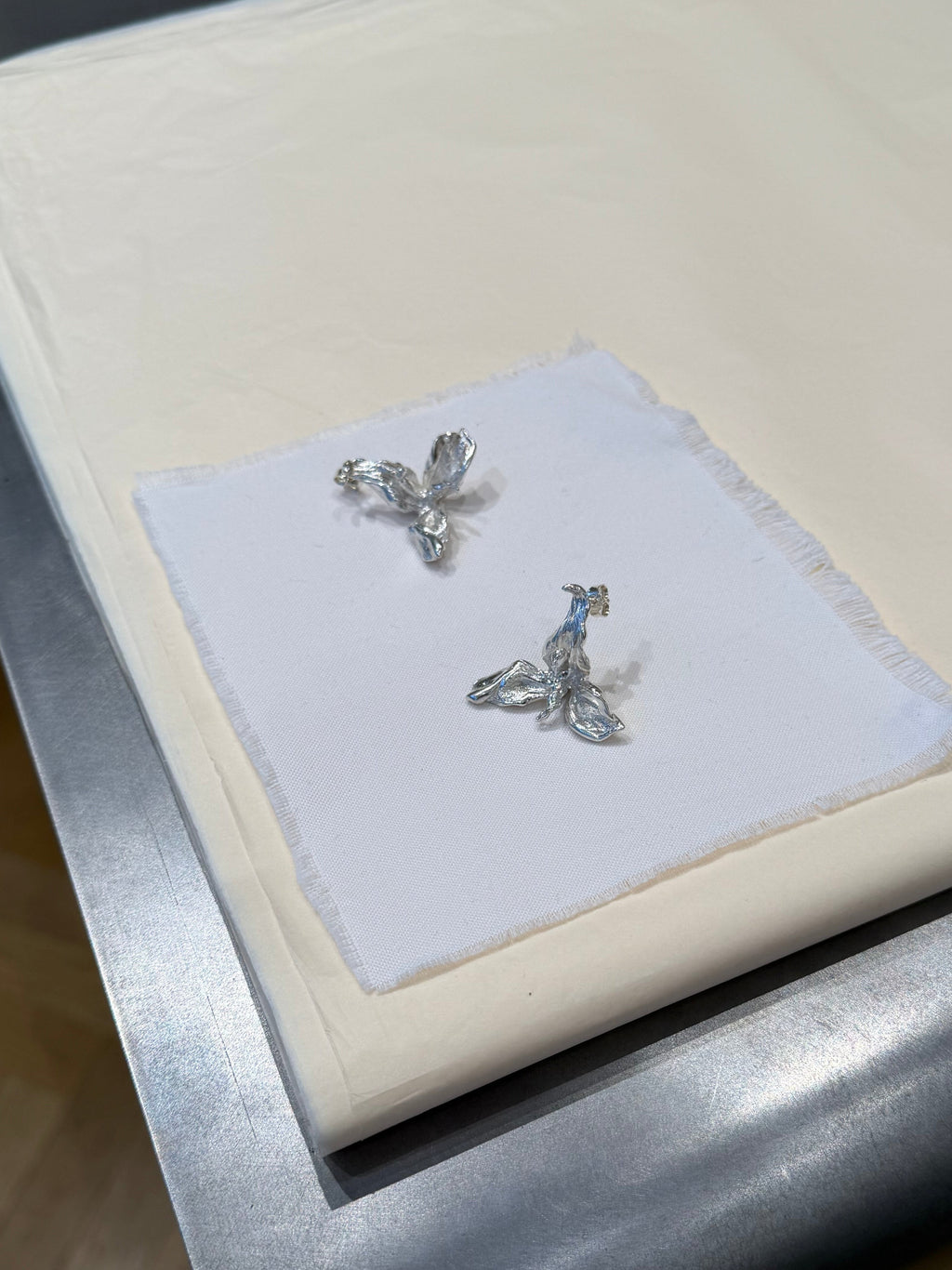 CEHOFSKI IRIS EARRINGS PAIR