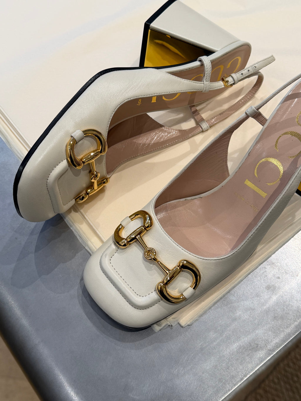 3297 / GUCCI HEELS
