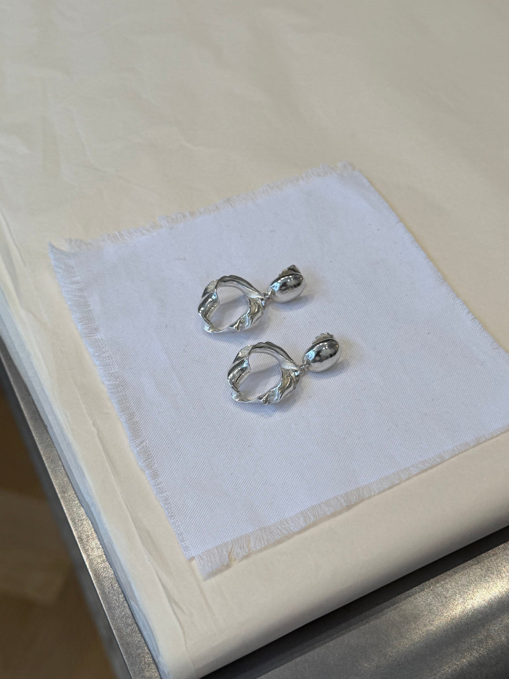 AKVA PUKA COMBI EARRINGS PAIR