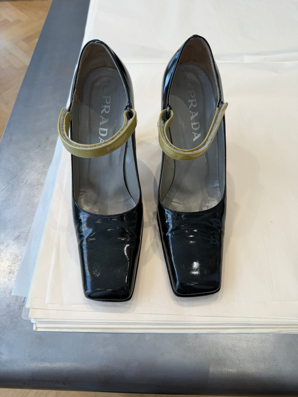 3266 / PRADA HEELS