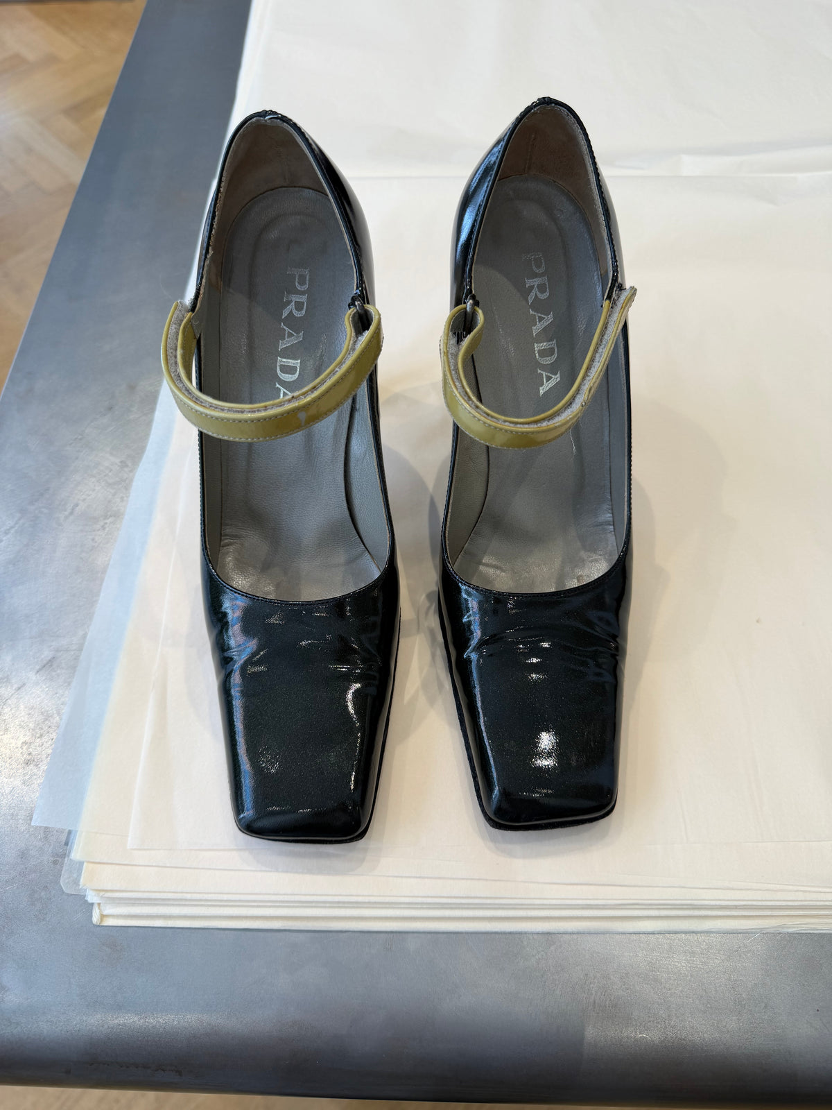 3266 / PRADA HEELS