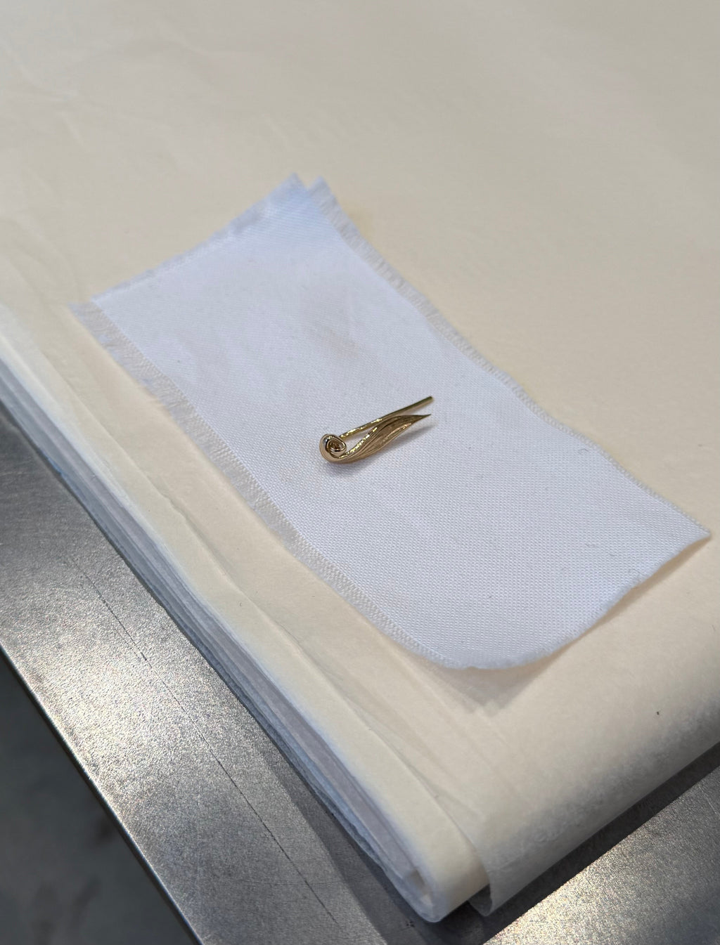 AKVA PALEA CRAWLER EARRING