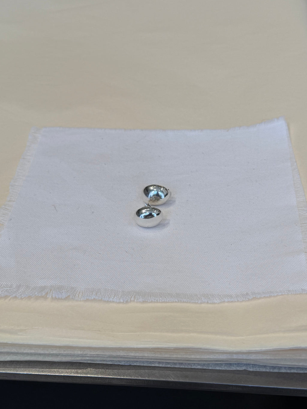 AKVA PUKA STUDS
