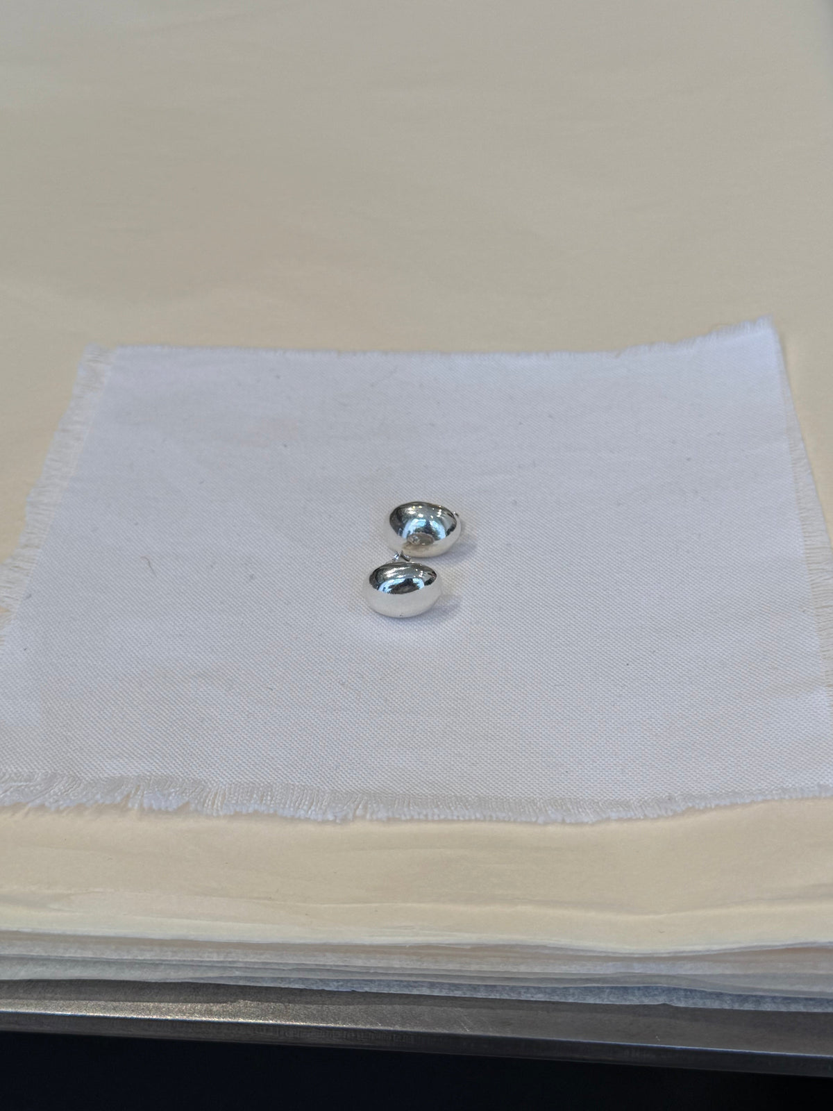 AKVA PUKA STUDS