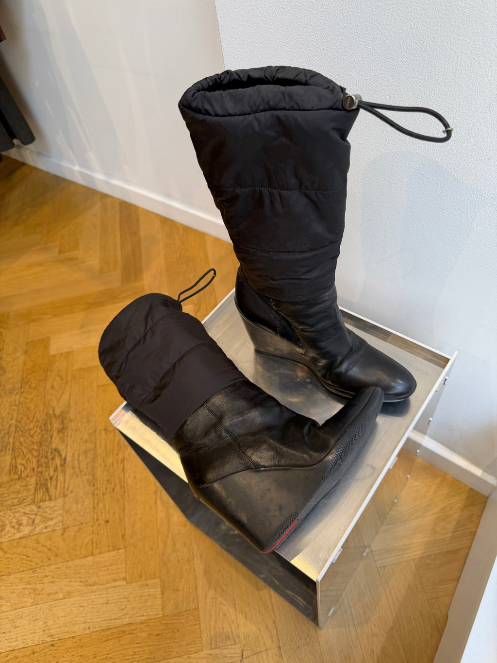50 / PRADA BOOTS