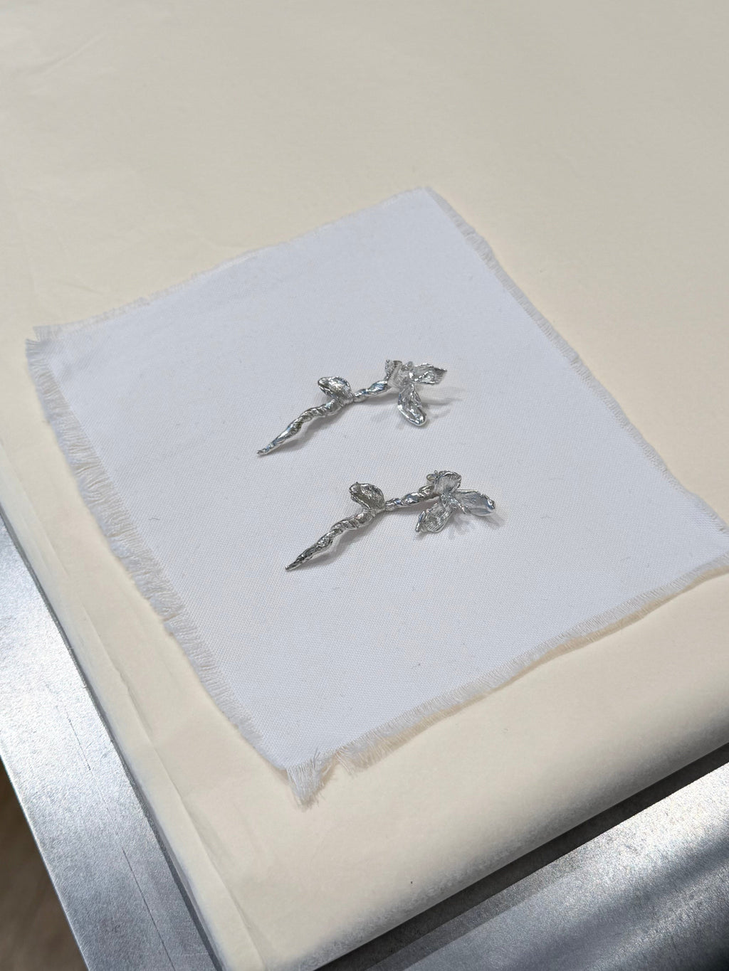 CEHOFSKI POLLEN EARRINGS PAIR