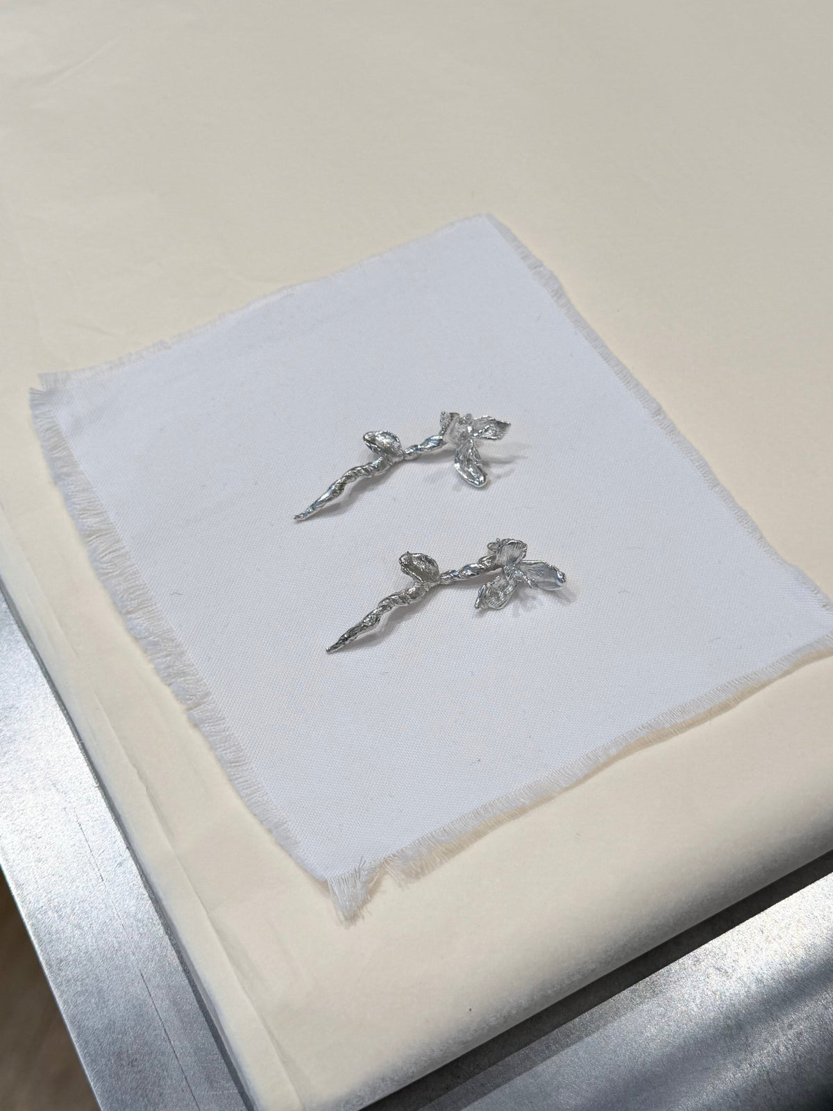 CEHOFSKI POLLEN EARRINGS PAIR