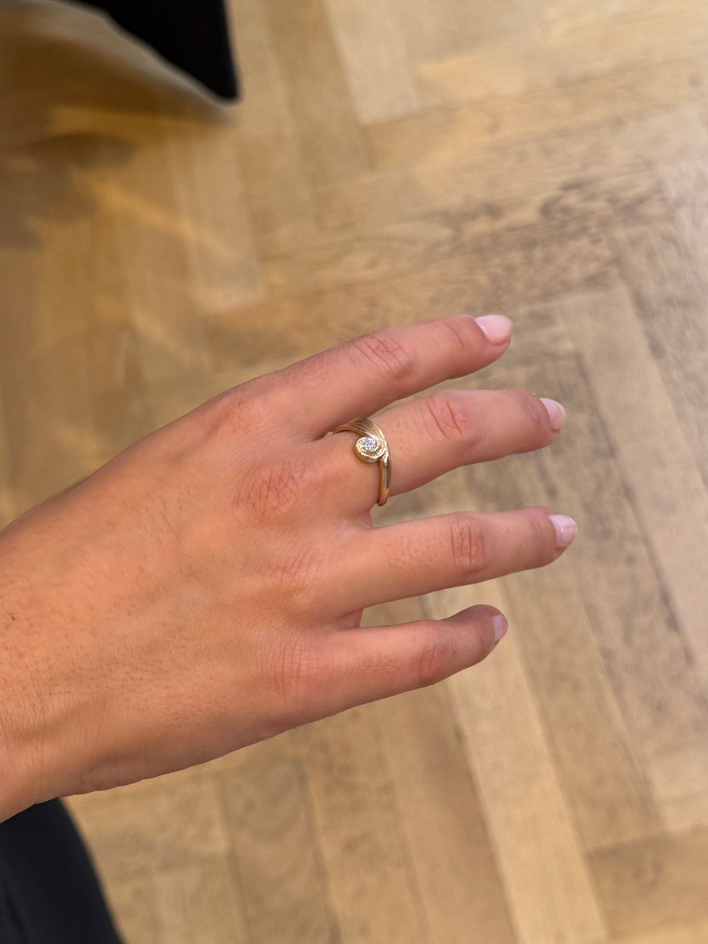 AKVA UNDA SOLITAIRE RING