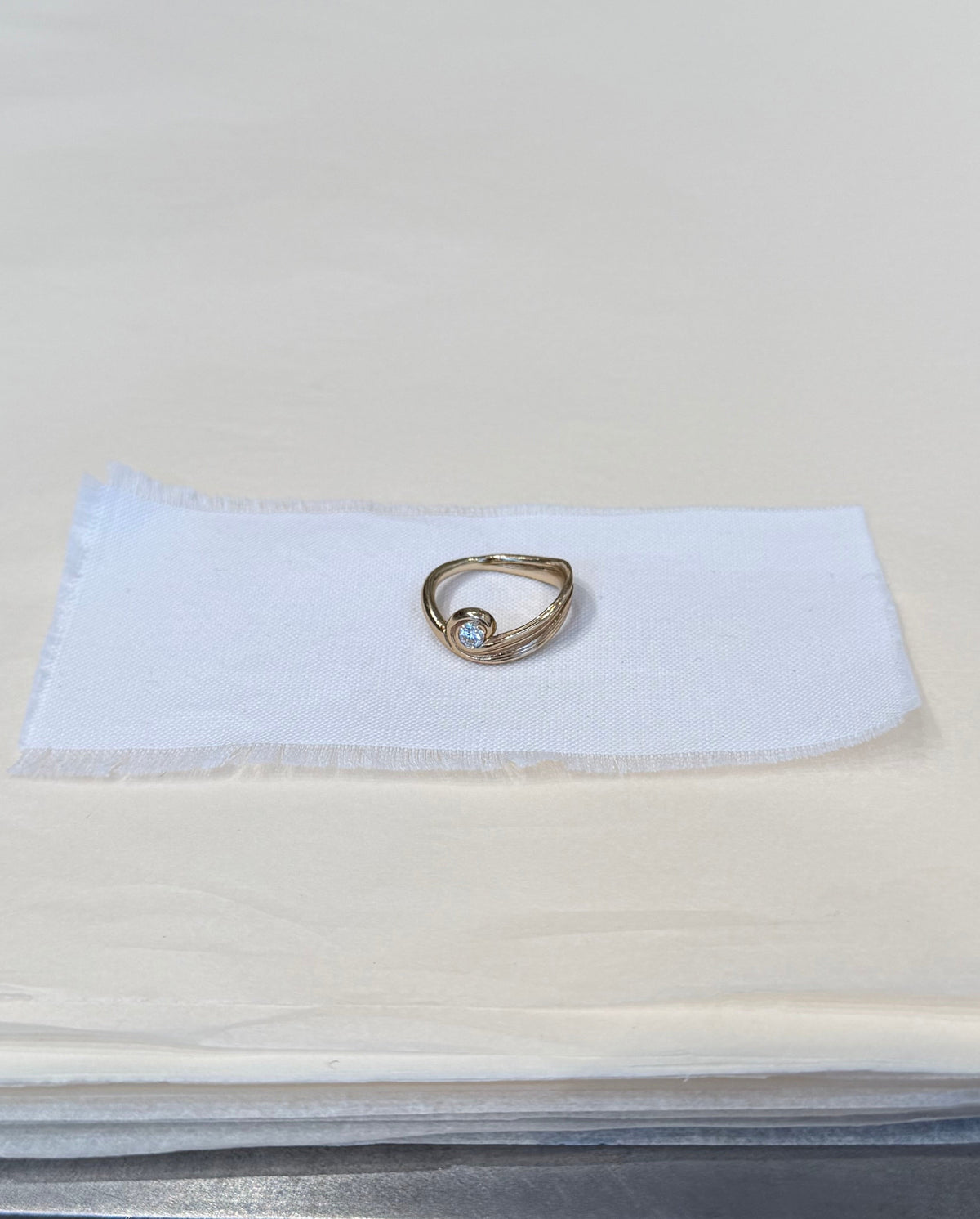 AKVA UNDA SOLITAIRE RING